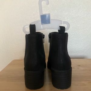 Women ‘s Gap Chelsea Boots